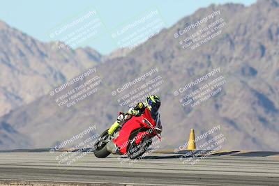 media/Dec-01-2025-Moto Forza (Mon) [[2daa91e15f]]/3-Beginner Group/Session 4 Turn 9/